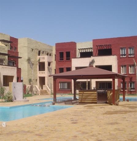 صور منتجع و مجمع قمرية