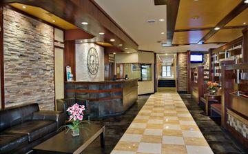 Clarion Hotel La Guardia Airport New York City 9400 Ditmars Blvd