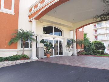 La Quinta Inn & Suites Daytona Beach 816 N. Atlantic Ave.