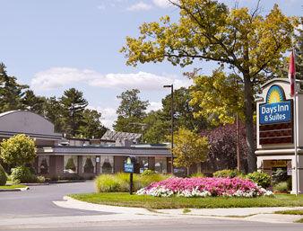 Days Inn and Suites Traverse City