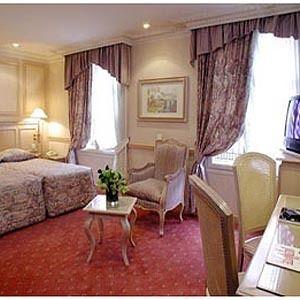 Hotel Chateaubriand Paris 6 Rue Chateaubriand