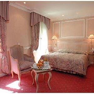 Hotel Chateaubriand Paris 6 Rue Chateaubriand