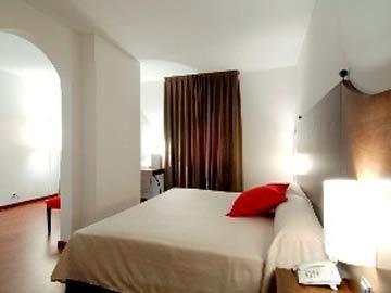 Agora Hotel Caceres Calle Parras 25