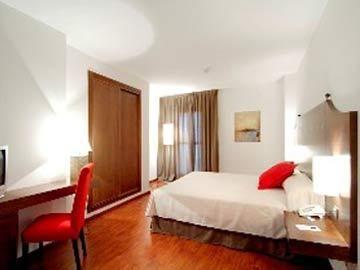 Agora Hotel Caceres Calle Parras 25