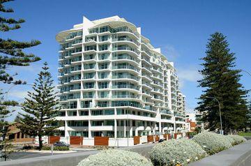Oaks Liberty Towers Apartments Adelaide