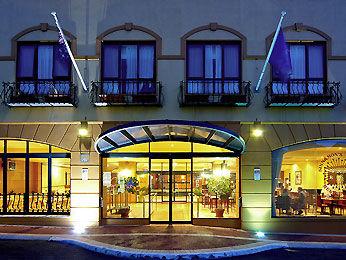 All Seasons Hotel Perth 15 Robinson Avenue