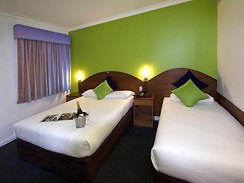 All Seasons Hotel Perth 15 Robinson Avenue