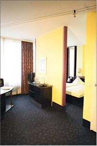 Proventhotel Mirage Neuss Krefelder Strasse 1