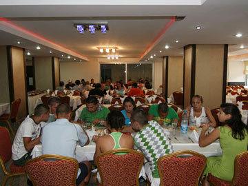 Dabaklar Hotel Kusadasi Candan Tarhan Bulvarı No 42