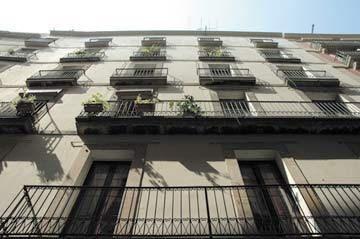 Feel Good Plaza Real Apartments Barcelona Nou De Zurbano 6