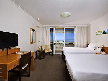 Mercure Hotel Harbourside Cairns 209-217 The Esplanade