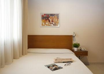 Hostal Lami Esplugues de Llobregat Calle Laurea Miro 278