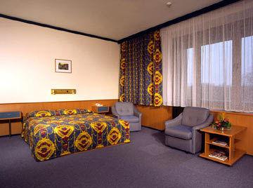 Jolly Alon Hotel Chisinau 37 M Chibotaru Street