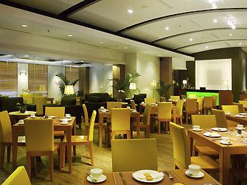 Novotel Hotel Bandung Jalan Cihampelas No. 23