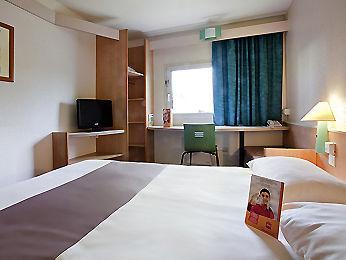 Ibis Paris Porte De Bercy Hotel Charenton-le-Pont 2 Place De L Europe