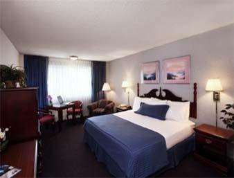 Ramada Inn City Center Milwaukee 633 West Michigan Street