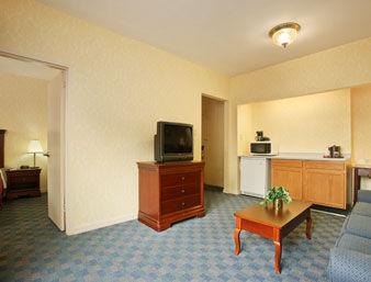 Ramada Limited Hotel Jersey City 65 TONNELE AVENUE