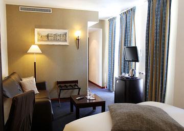 Quality Hotel Opera Saint Lazare Paris 15 Rue Constantinople