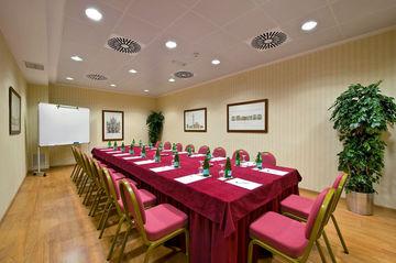 Tryp Leganes Hotel Avenida de la Universidad, 7