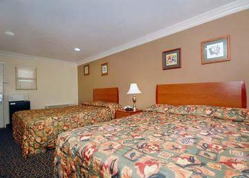 Rodeway Inn & Suites Anaheim 2145 South Harbor Boulevard