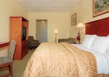 Comfort Inn Philadelphia Airport Essington 53 Industrial Hwy.