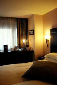 Quality Hotel Opera Saint Lazare Paris 15 Rue Constantinople