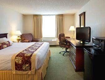 Days Inn and Suites Traverse City 420 Munson Avenue