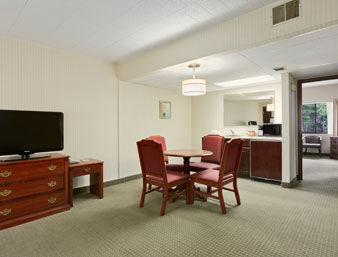 Days Inn and Suites Traverse City 420 Munson Avenue