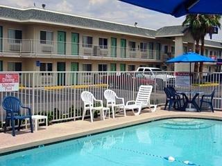 Motel 6 Kingman East 3351 E Andy Devine Ave I-40 at US 66 Andy Devine Avenue, exit #53
