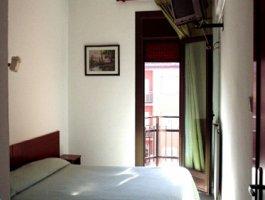 Ballestero Hostal Barcelona C/ Manuel Sancho, 2