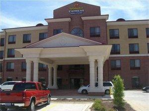 Holiday Inn Express Hotel & Suites Clinton (Missis 495 Springridge Rd.