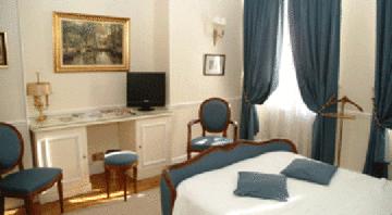 Hotel Du Rond Point Des Champs Elysees Paris 10 Rue De Ponthieu