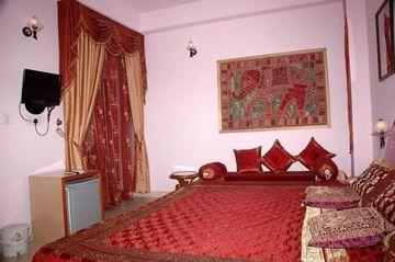 Hotel SPB 87 New Delhi 17A/2, W.E.A. Near Metro Station, Karol Bagh