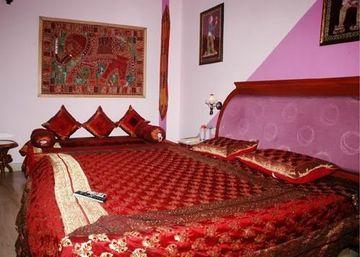 Hotel SPB 87 New Delhi 17A/2, W.E.A. Near Metro Station, Karol Bagh