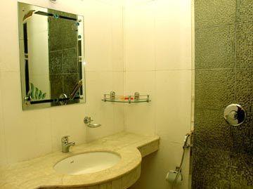 Hotel SPB 87 New Delhi 17A/2, W.E.A. Near Metro Station, Karol Bagh