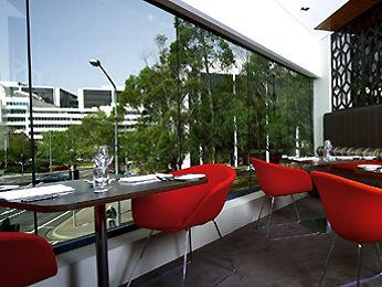 Novotel Hotel Canberra 65 Northbourne Avenue