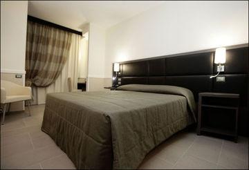 Hotel Artis Rome Via R. Fancelli 2