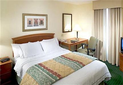 TownePlace Suites Six Flags Arlington (Texas) 1709 East Lamar Boulevard