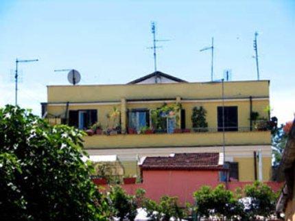 Pigneto House Hotel Rome via braccio da montone 46