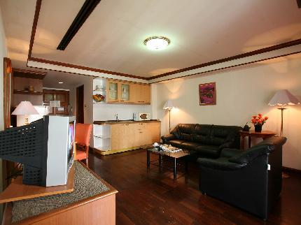 Interchange Tower Serviced Apartment Bangkok 94 Soi Ratchatapan Soi Mor Leng Rajaprarop Road