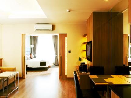 V Residence Bangkok 704/1 Sukhumvit Road