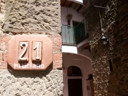 Giusy Bed & Breakfast Arezzo Via di Meliciano 21