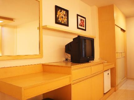 The Green View Serviced Apartment Pattaya 175/51 Moo 10, Walking Street Soi 15,
South Pattaya, Nongprue