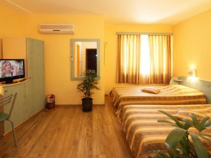 Hotel Color Varna 23 A Rali Mavridov Str.