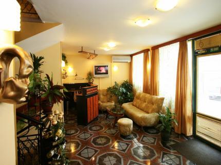 Hotel Color Varna 23 A Rali Mavridov Str.