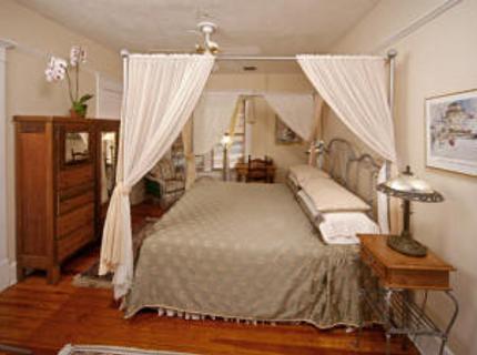 Mansion House Bed & Breakfast Saint Petersburg 105 5Th Avenue Ne