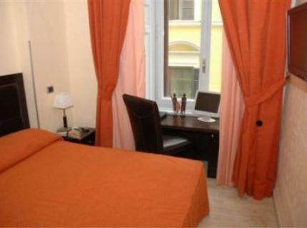 Le Petit Hotel Rome Via Torino 122