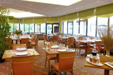 Holiday Inn Nevers Magny-Cours Ferme du Domaine de Bardonnay