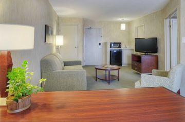 Quality Suites Montreal Aeroport Pointe Claire 6300 Transcanadienne