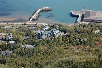 Le Petit Manoir Du Casino Hotel La Malbaie 525 Chemin Des Falaises